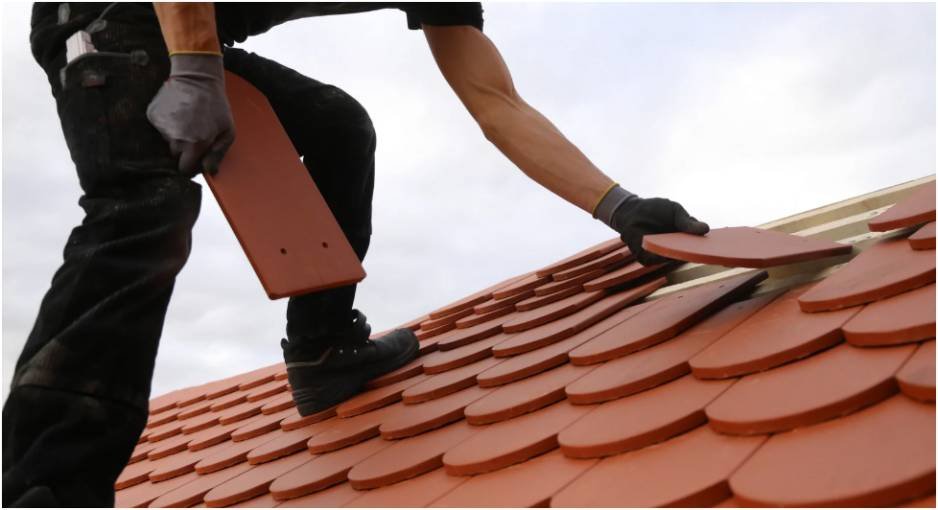 How Roofing Experts Handle Storm Damage and Emergency Repairs